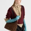 Μεγάλη τσάντα Prada Fold από σουέτ Μεγάλη τσάντα Prada Fold από σουέτ