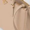 Μεγάλη τσάντα Prada Galleria από δέρμα Saffiano Μεγάλη τσάντα Prada Galleria από δέρμα Saffiano
