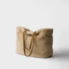 Μεγάλη τσάντα tote από shearling Μεγάλη τσάντα tote από shearling