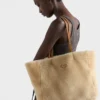 Μεγάλη τσάντα tote από shearling Μεγάλη τσάντα tote από shearling