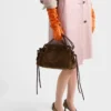 Μεγάλη τσάντα tote Prada από σουέτ Μεγάλη τσάντα tote Prada από σουέτ