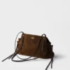 Μεγάλη τσάντα tote Prada από σουέτ Μεγάλη τσάντα tote Prada από σουέτ
