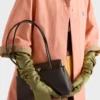 Μεσαία δερμάτινη τσάντα Prada Passage με πτερύγιο από Re-Nylon Μεσαία δερμάτινη τσάντα Prada Passage με πτερύγιο από Re-Nylon