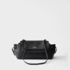 Μεσαίου μεγέθους δερμάτινη τσάντα ώμου Prada Carry Μεσαίου μεγέθους δερμάτινη τσάντα ώμου Prada Carry