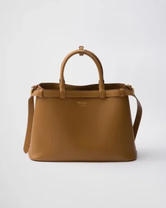 Μεσαίου μεγέθους δερμάτινη τσάντα Prada με αγκράφα και διπλή ζώνη