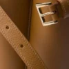 Μεσαίου μεγέθους δερμάτινη τσάντα Prada με αγκράφα και διπλή ζώνη Μεσαίου μεγέθους δερμάτινη τσάντα Prada με αγκράφα και διπλή ζώνη