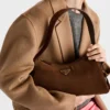 Μεσαίου μεγέθους τσάντα ώμου Prada Aimae από σουέτ Μεσαίου μεγέθους τσάντα ώμου Prada Aimae από σουέτ