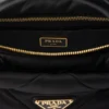 Μεσαίου μεγέθους τσάντα tote με επένδυση από Re-Nylon και δέρμα