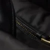 Μεσαίου μεγέθους τσάντα tote με επένδυση από Re-Nylon και δέρμα