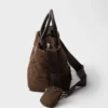 Μεσαίου μεγέθους τσάντα tote με επένδυση από Re-Nylon και δέρμα
