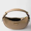 Μικρή δερμάτινη τσάντα ώμου Prada Arqua Μικρή δερμάτινη τσάντα ώμου Prada Arqua