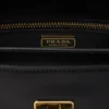 Μικρή δερμάτινη τσάντα ώμου Prada Soft με διακοσμητικά στοιχεία Μικρή δερμάτινη τσάντα ώμου Prada Soft με διακοσμητικά στοιχεία