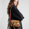 Μικρή δερμάτινη τσάντα ώμου Prada Soft με διακοσμητικά στοιχεία Μικρή δερμάτινη τσάντα ώμου Prada Soft με διακοσμητικά στοιχεία