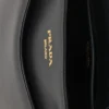 Μικρή δερμάτινη τσάντα Prada Carry Μικρή δερμάτινη τσάντα Prada Carry