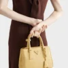 Μικρή δερμάτινη τσάντα Prada Galleria Μικρή δερμάτινη τσάντα Prada Galleria