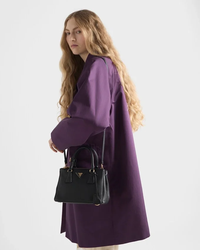 Μικρή δερμάτινη τσάντα Prada Galleria Μικρή δερμάτινη τσάντα Prada Galleria
