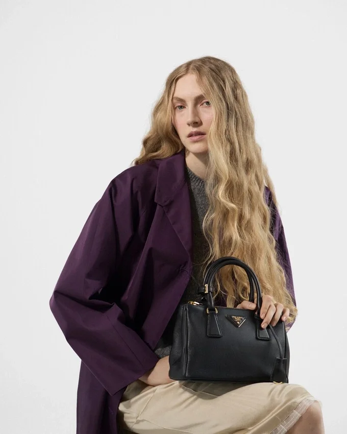 Μικρή δερμάτινη τσάντα Prada Galleria Μικρή δερμάτινη τσάντα Prada Galleria