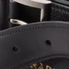 Μικρή δερμάτινη τσάντα Prada με αγκράφα και ζώνη Μικρή δερμάτινη τσάντα Prada με αγκράφα και ζώνη