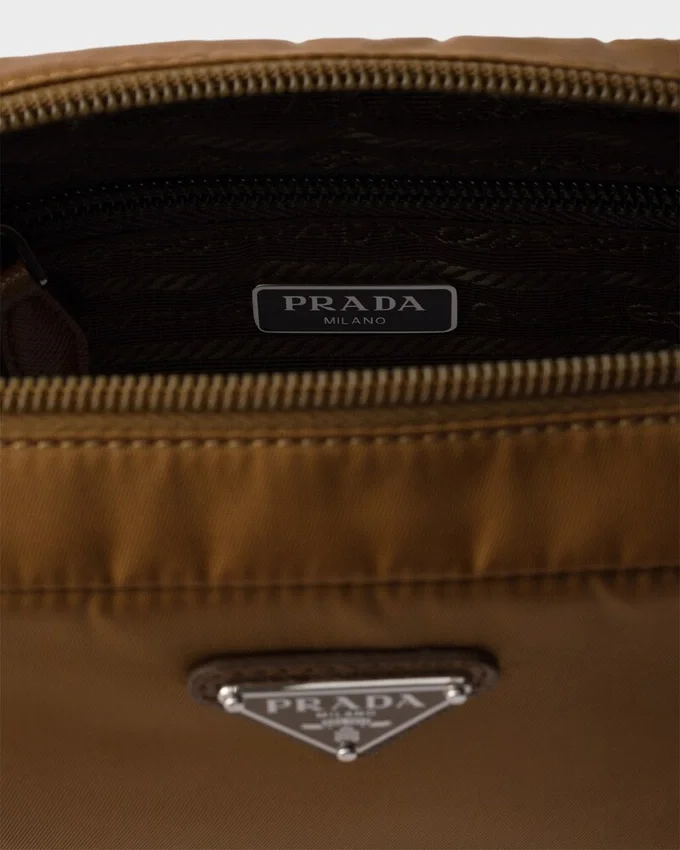 Μικρή θήκη Re-Nylon Μικρή θήκη Re-Nylon