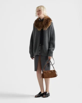 Μικρή τσάντα ώμου Prada Bonnie από σουέτ