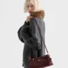 Μικρή τσάντα ώμου Prada Bonnie από σουέτ Μικρή τσάντα ώμου Prada Bonnie από σουέτ