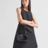 Μικρή τσάντα ώμου Prada Cleo από βουρτσισμένο δέρμα με πτερύγιο Μικρή τσάντα ώμου Prada Cleo από βουρτσισμένο δέρμα με πτερύγιο