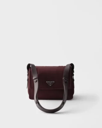 Μικρή τσάντα ώμου Prada Traveller με επένδυση από Re-Nylon