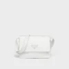 Μικρή τσάντα ώμου Prada Traveller με επένδυση από Re-Nylon Μικρή τσάντα ώμου Prada Traveller με επένδυση από Re-Nylon