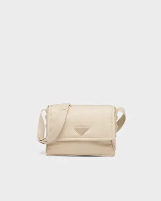 Μικρή τσάντα ώμου Prada Traveller με επένδυση από Re-Nylon Μικρή τσάντα ώμου Prada Traveller με επένδυση από Re-Nylon