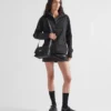 Μικρή τσάντα ώμου Prada Traveller με επένδυση από Re-Nylon Μικρή τσάντα ώμου Prada Traveller με επένδυση από Re-Nylon