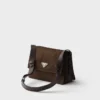 Μικρή τσάντα ώμου Prada Traveller με επένδυση από Re-Nylon Μικρή τσάντα ώμου Prada Traveller με επένδυση από Re-Nylon