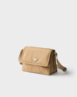 Μικρή τσάντα ώμου Prada Traveller με επένδυση από Re-Nylon