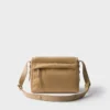 Μικρή τσάντα ώμου Prada Traveller με επένδυση από Re-Nylon Μικρή τσάντα ώμου Prada Traveller με επένδυση από Re-Nylon