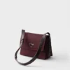 Μικρή τσάντα ώμου Prada Traveller με επένδυση από Re-Nylon
