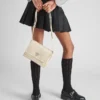 Μικρή τσάντα ώμου Prada Traveller με επένδυση από Re-Nylon Μικρή τσάντα ώμου Prada Traveller με επένδυση από Re-Nylon