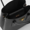 Μικρή τσάντα Prada Double από δέρμα Saffiano Μικρή τσάντα Prada Double από δέρμα Saffiano