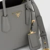 Μικρή τσάντα Prada Double από δέρμα Saffiano Μικρή τσάντα Prada Double από δέρμα Saffiano