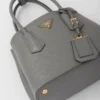 Μικρή τσάντα Prada Double από δέρμα Saffiano Μικρή τσάντα Prada Double από δέρμα Saffiano