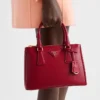 Μικρή τσάντα Prada Galleria από δέρμα Saffiano με γυαλιστερό φινίρισμα Μικρή τσάντα Prada Galleria από δέρμα Saffiano με γυαλιστερό φινίρισμα