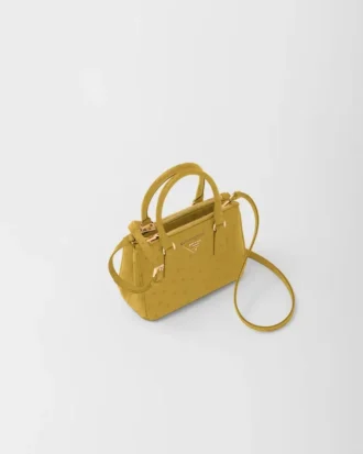 Μικρή τσάντα Prada Galleria από δέρμα στρουθοκαμήλου