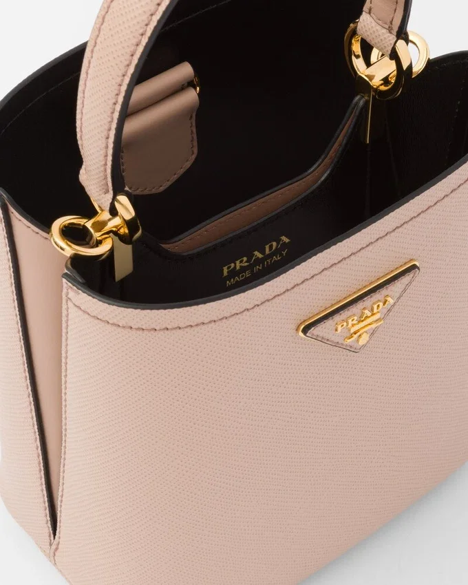Μικρή τσάντα Prada Panier από δέρμα Saffiano Μικρή τσάντα Prada Panier από δέρμα Saffiano