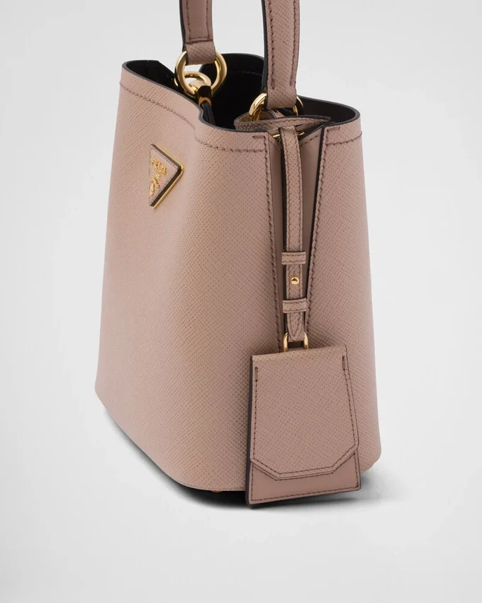 Μικρή τσάντα Prada Panier από δέρμα Saffiano Μικρή τσάντα Prada Panier από δέρμα Saffiano