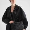 Μικρή τσάντα tote με επένδυση από Re-Nylon Μικρή τσάντα tote με επένδυση από Re-Nylon