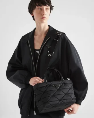 Μικρή τσάντα tote με επένδυση από Re-Nylon