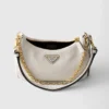 Μίνι δερμάτινη τσάντα Prada Re-Edition Μίνι δερμάτινη τσάντα Prada Re-Edition
