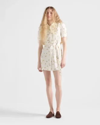 Μίνι φόρεμα από ποπλίν με floral print Μίνι φόρεμα από ποπλίν με floral print