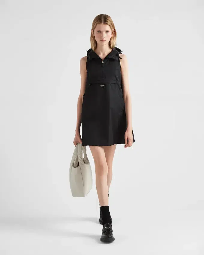 Μίνι φόρεμα από Re-Nylon Μίνι φόρεμα από Re-Nylon