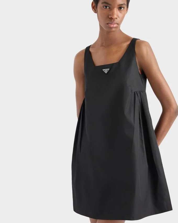 Μίνι φόρεμα από Re-Nylon Μίνι φόρεμα από Re-Nylon