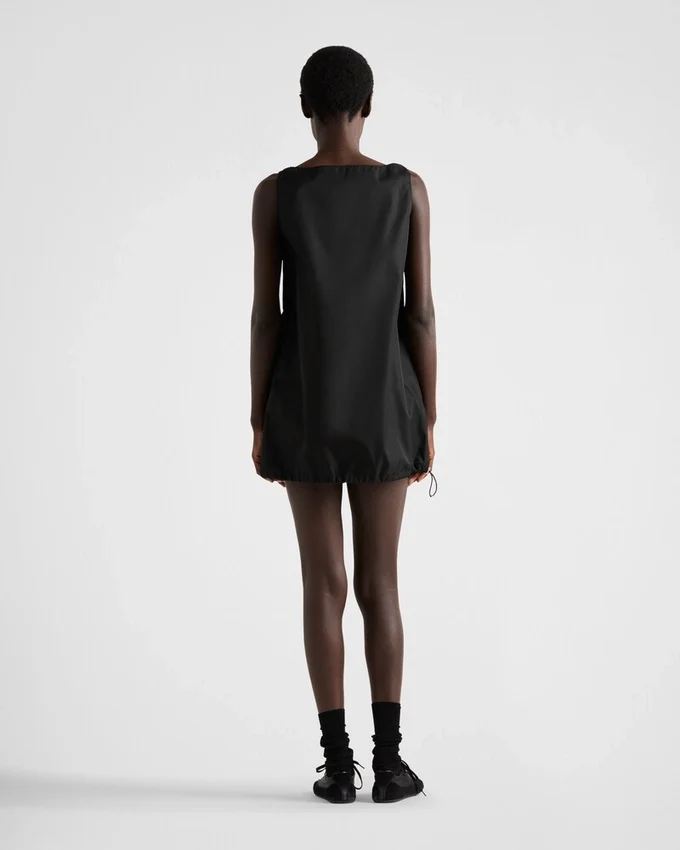 Μίνι φόρεμα από Re-Nylon Μίνι φόρεμα από Re-Nylon