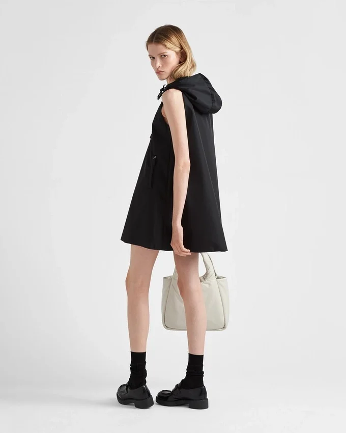 Μίνι φόρεμα από Re-Nylon Μίνι φόρεμα από Re-Nylon